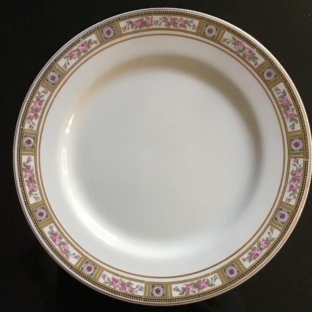 Dessert plate made by Johnson Brothers. Made in England